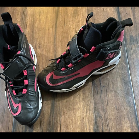 The Ken Griffey sneaker in a females size 7 still in great condition - Picture 5 of 5